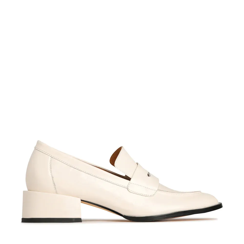 EOS 'Cass Loafer' - Bone