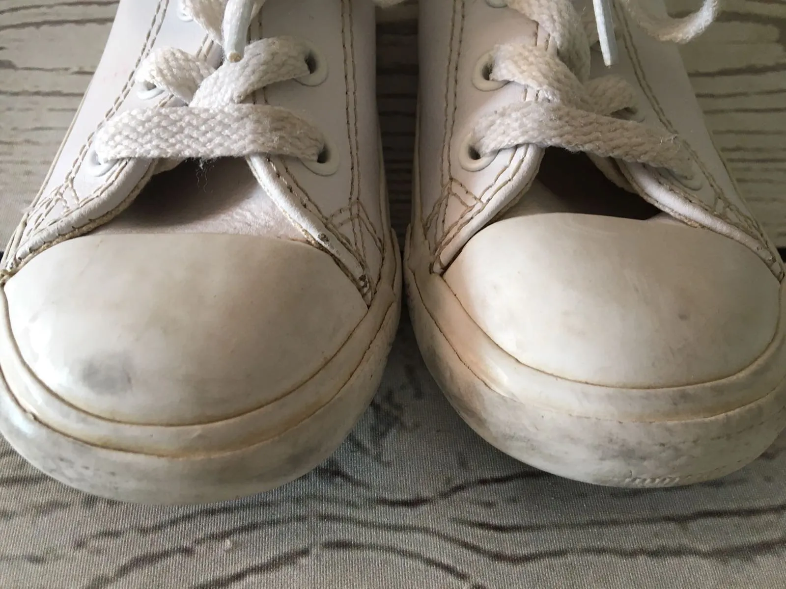 Size 9 Converse Trainers