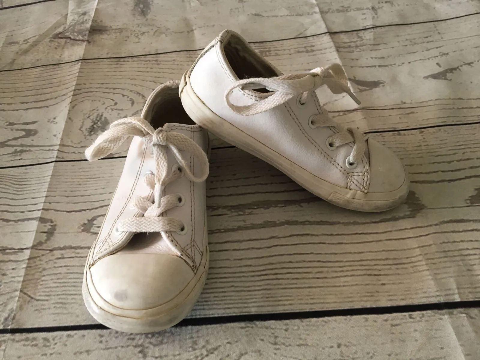 Size 9 Converse Trainers